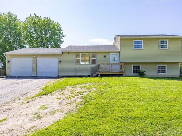 24 Huntington Parkway , Hamlin, NY 14464