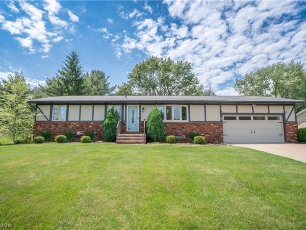 5251 Tanglewood Drive NE, Louisville, OH 44641
