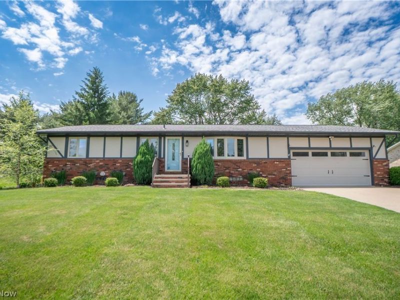 5251 Tanglewood Drive NE, Louisville, OH 44641 Photo 1