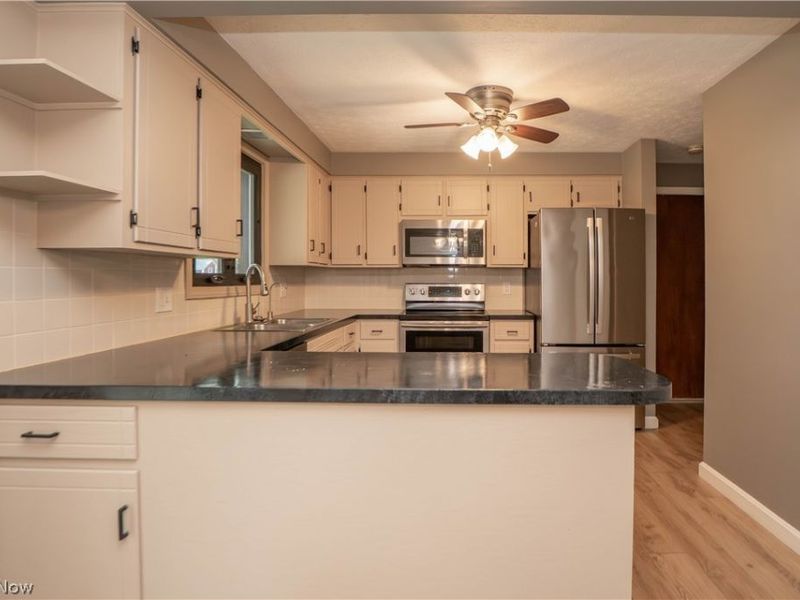 5251 Tanglewood Drive NE, Louisville, OH 44641 Photo 11