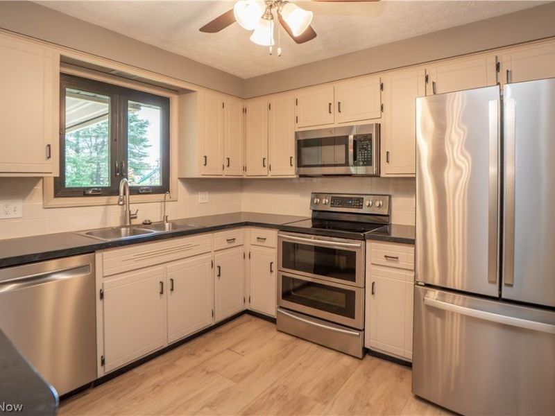 5251 Tanglewood Drive NE, Louisville, OH 44641 Photo 12