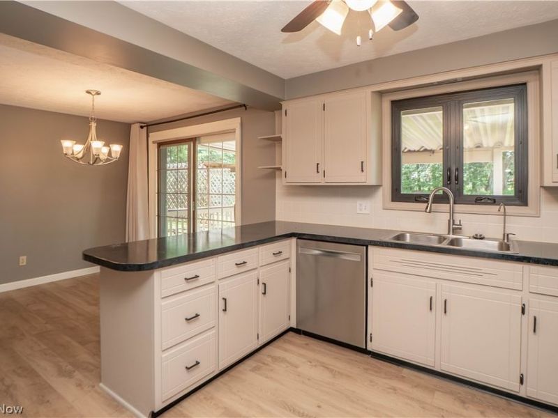 5251 Tanglewood Drive NE, Louisville, OH 44641 Photo 13