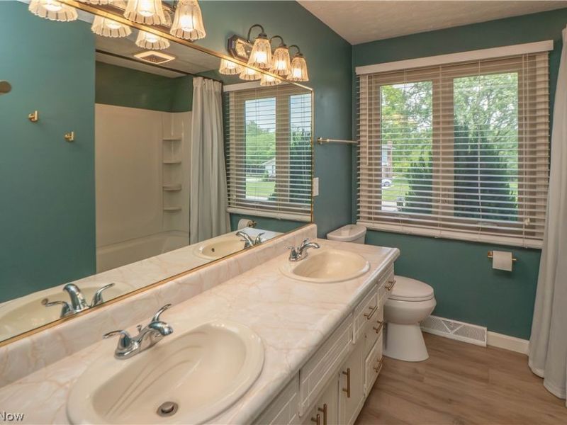 5251 Tanglewood Drive NE, Louisville, OH 44641 Photo 22