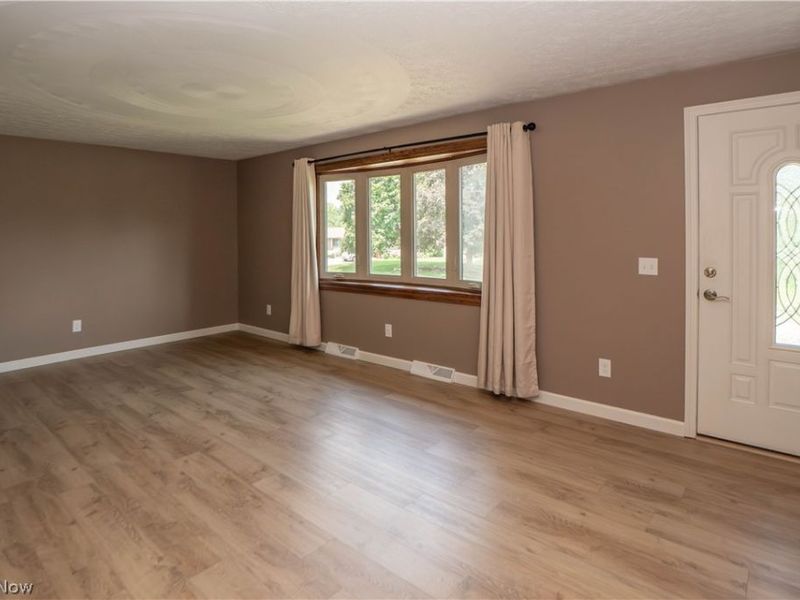 5251 Tanglewood Drive NE, Louisville, OH 44641 Photo 5