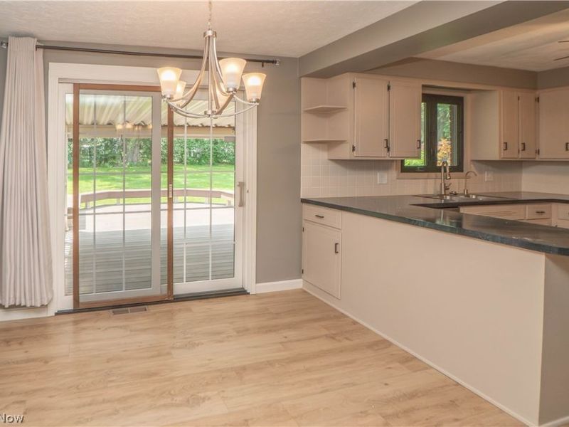 5251 Tanglewood Drive NE, Louisville, OH 44641 Photo 9
