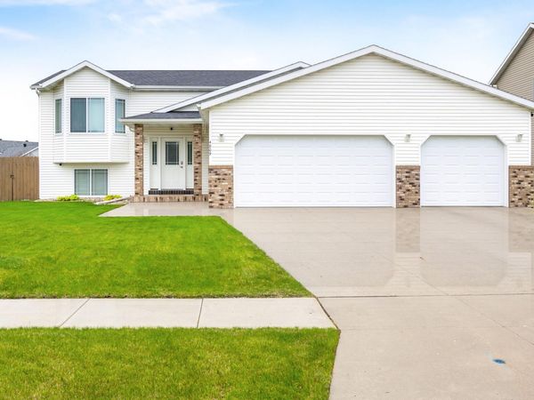 4809 43rd Street S, Fargo, ND 58104