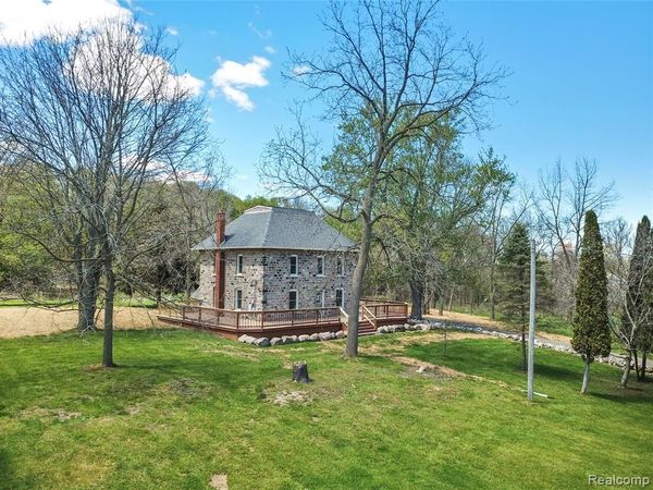 5660 Mill Street, Peck Vlg, MI 48466