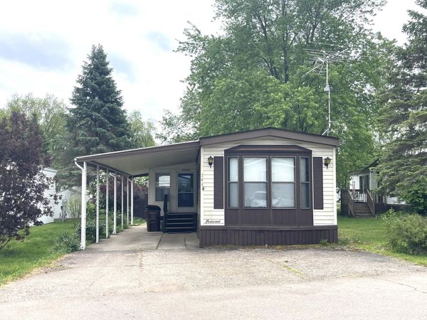 855 W Jefferson Street, Unit 146, Grand Ledge, MI 48837