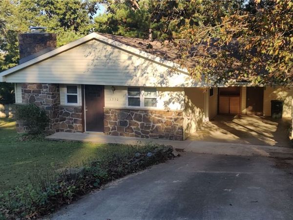 1350 N Kings Drive , Fayetteville, AR 72701