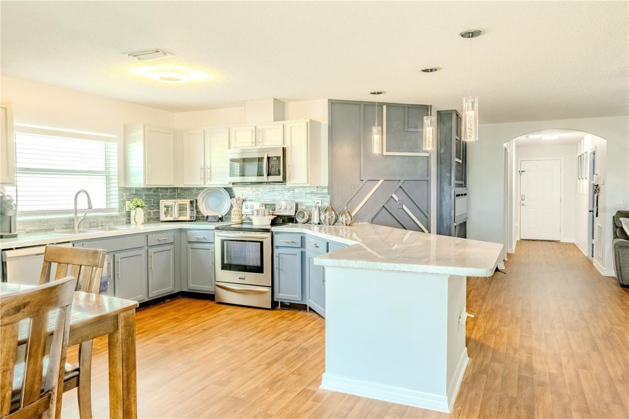 612 16th Avenue Se, Ruskin, FL 33570 Photo