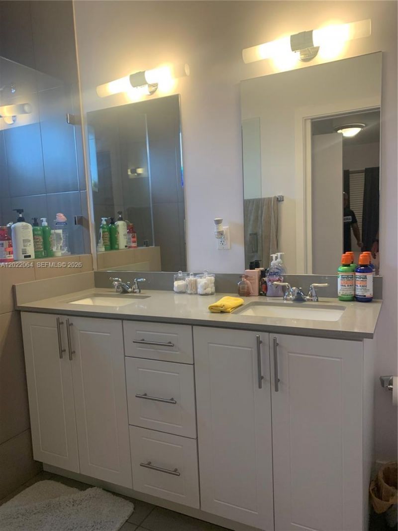 810 E 32nd St, Unit 810, Hialeah, FL 33013 Photo