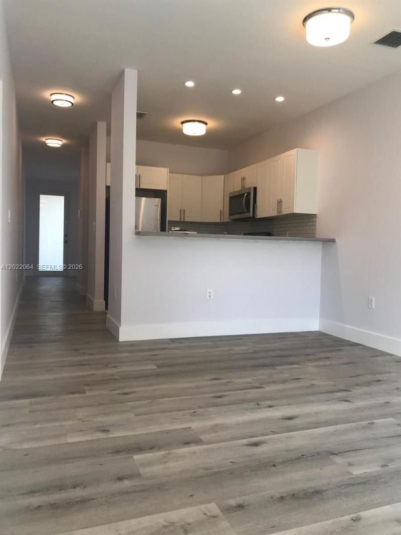 810 E 32nd St, Unit 810, Hialeah, FL 33013 Photo