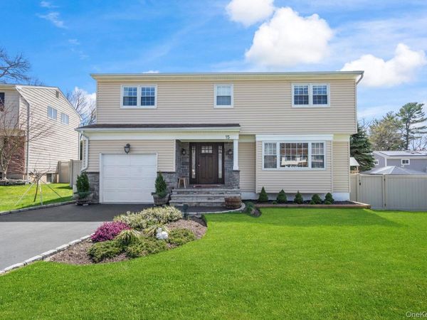 15 Lawrence Court , Syosset, NY 11791