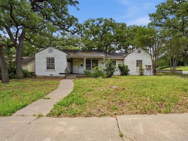 2900 Hunter Street, Fort Worth, TX 76112