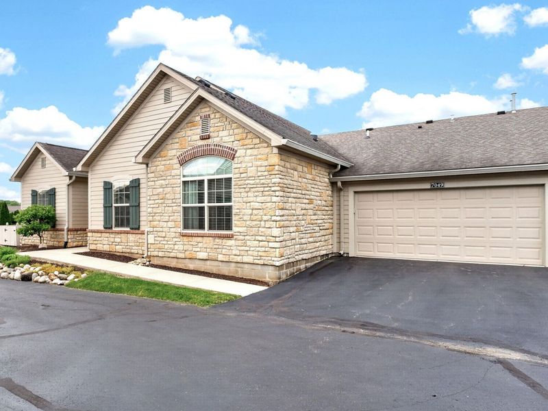 7049 Creekside Circle, Fairborn, OH 45324 Photo 2