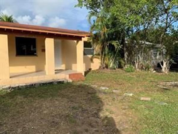 2037 Washington Street, Hollywood, FL 33020