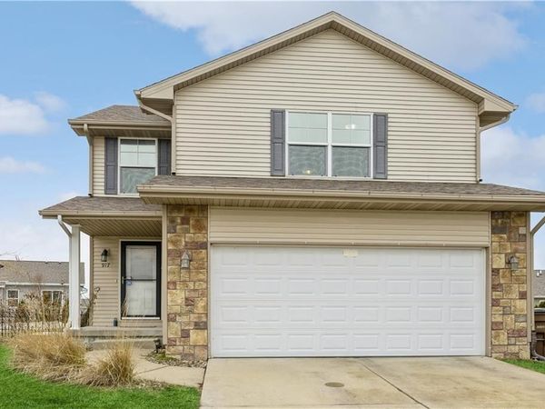 917 35th Street SW, Bondurant, IA 50035