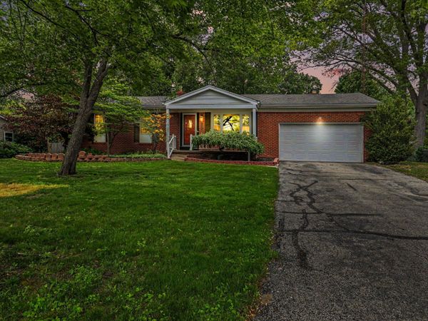 1184 Oakmont Drive, Temperance, MI 48182