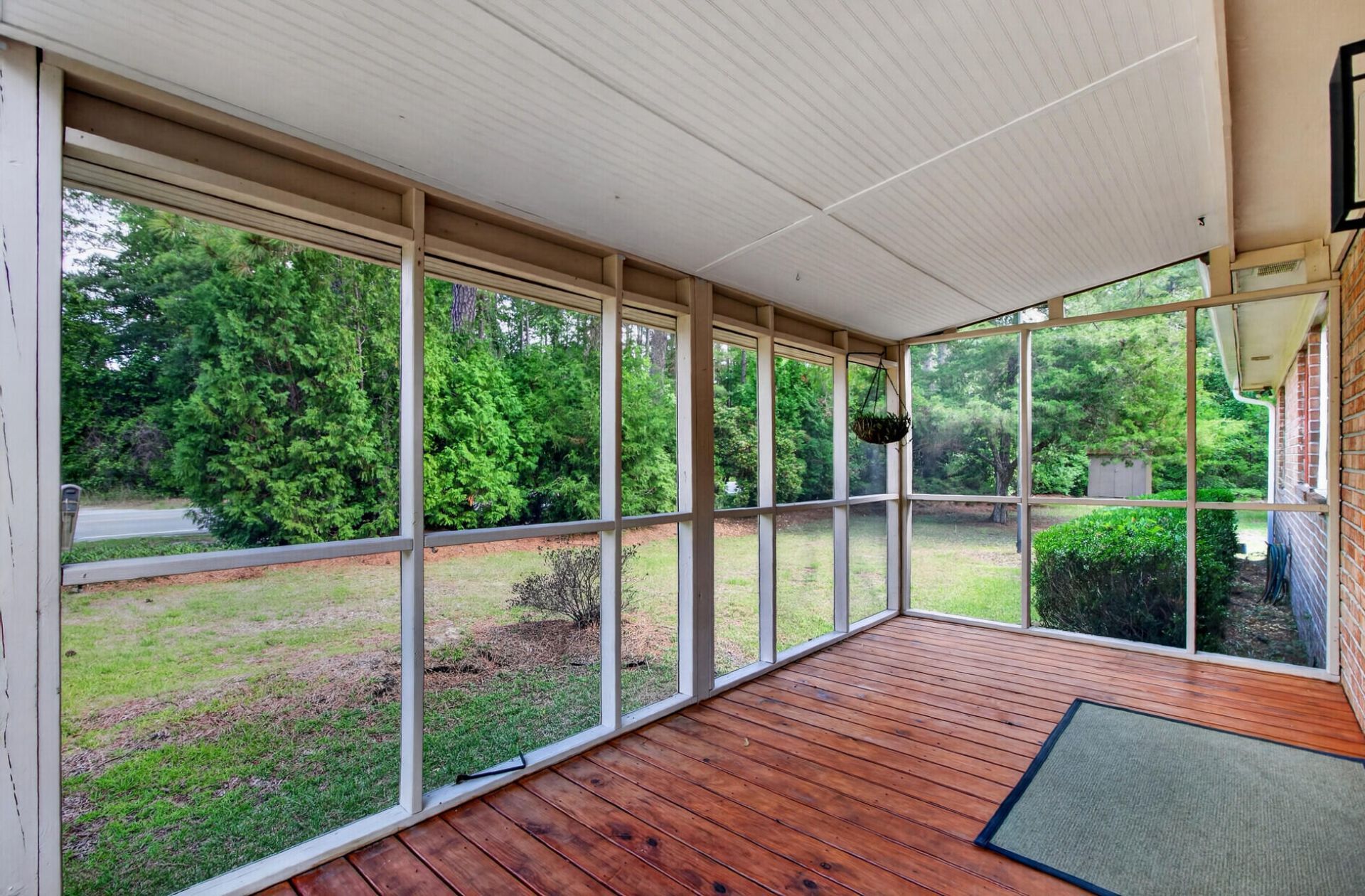 1105 County Line Road Photo 5