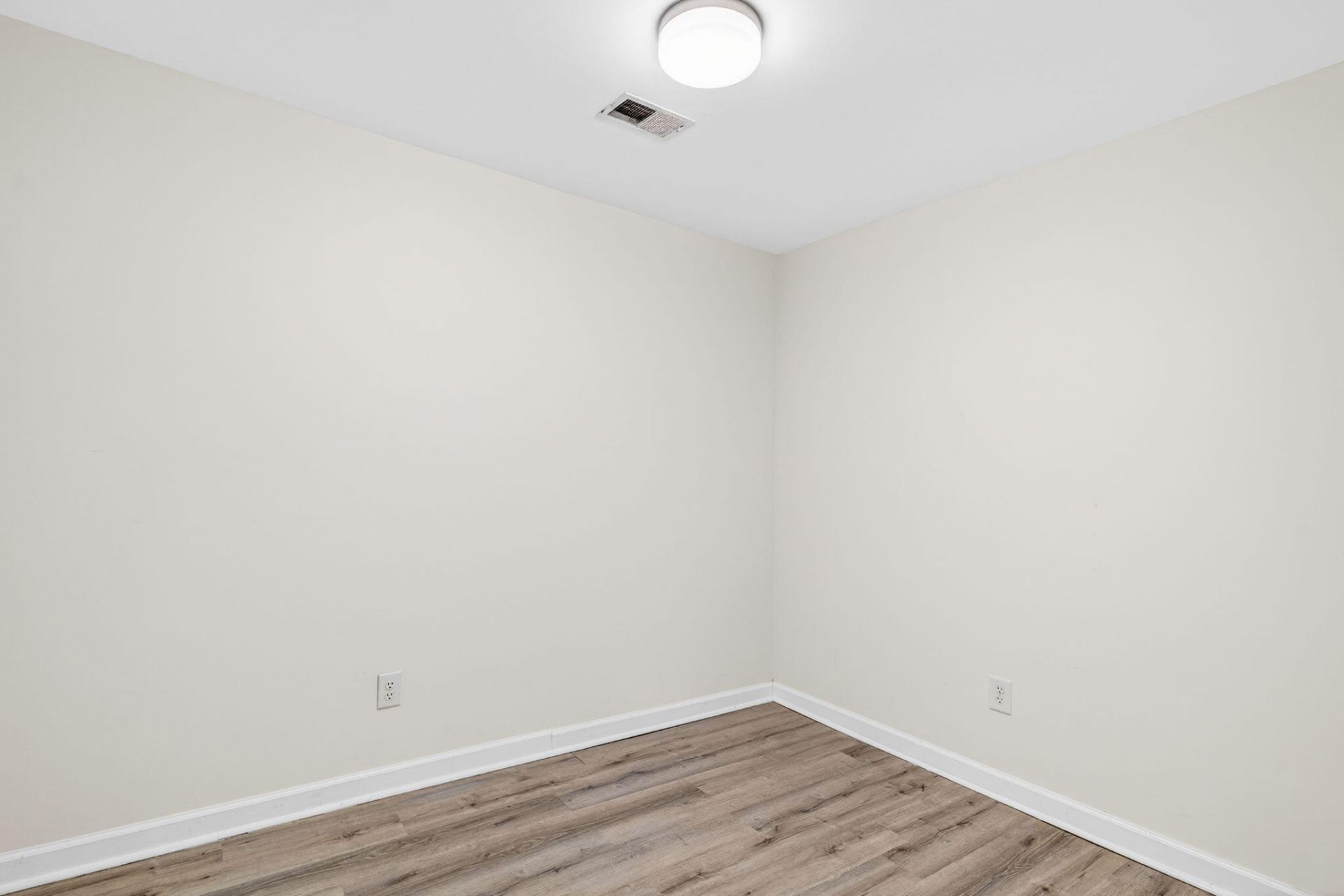 1045 Seaside Lane Photo 14