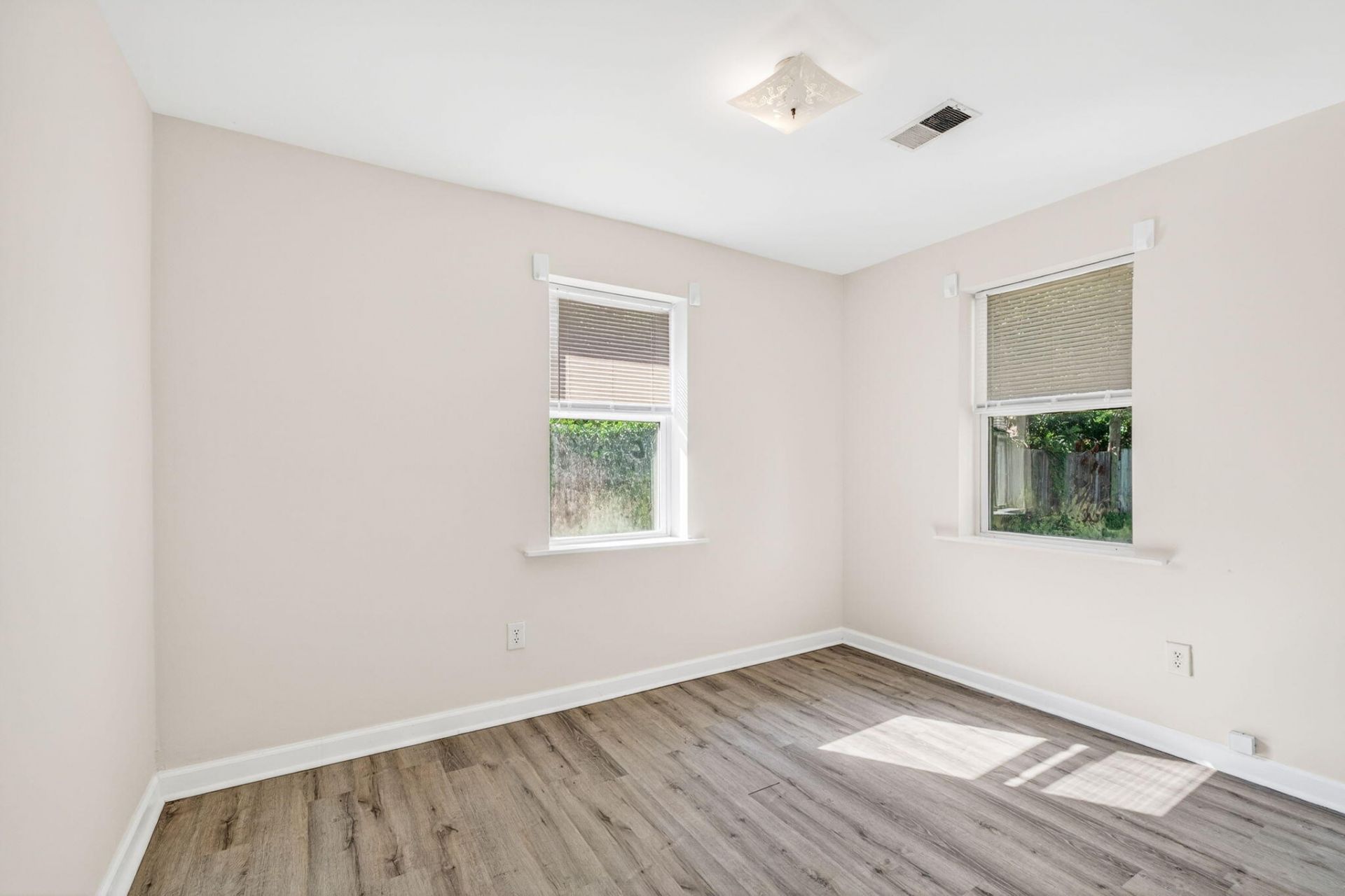 1045 Seaside Lane Photo 16