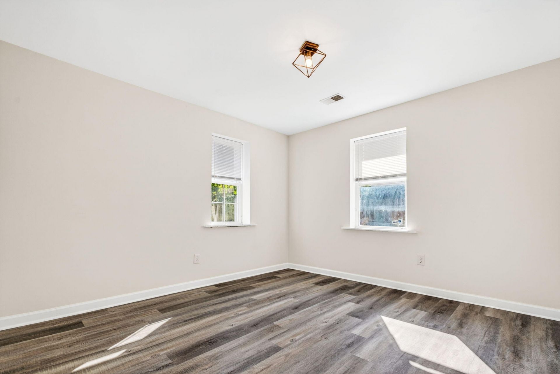 1045 Seaside Lane Photo 9