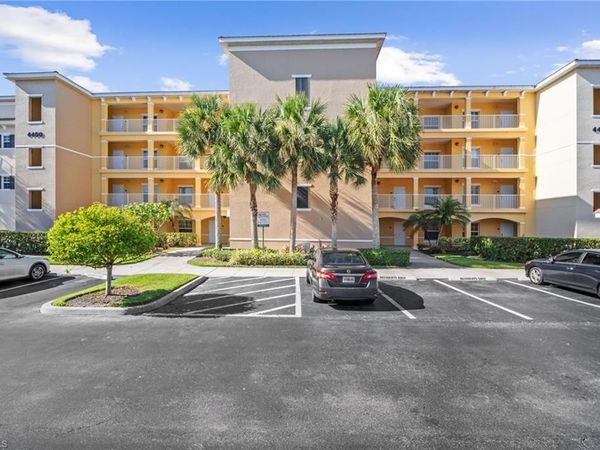 4450 Botanical Place CIR , Unit 6, NAPLES, FL 34112