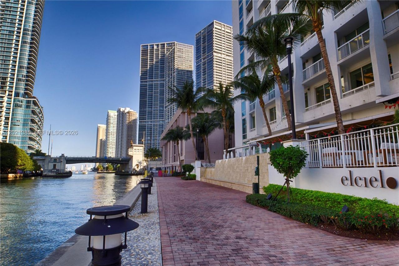 31 SE 5th St, Unit 1208, Miami, FL 33131 Photo