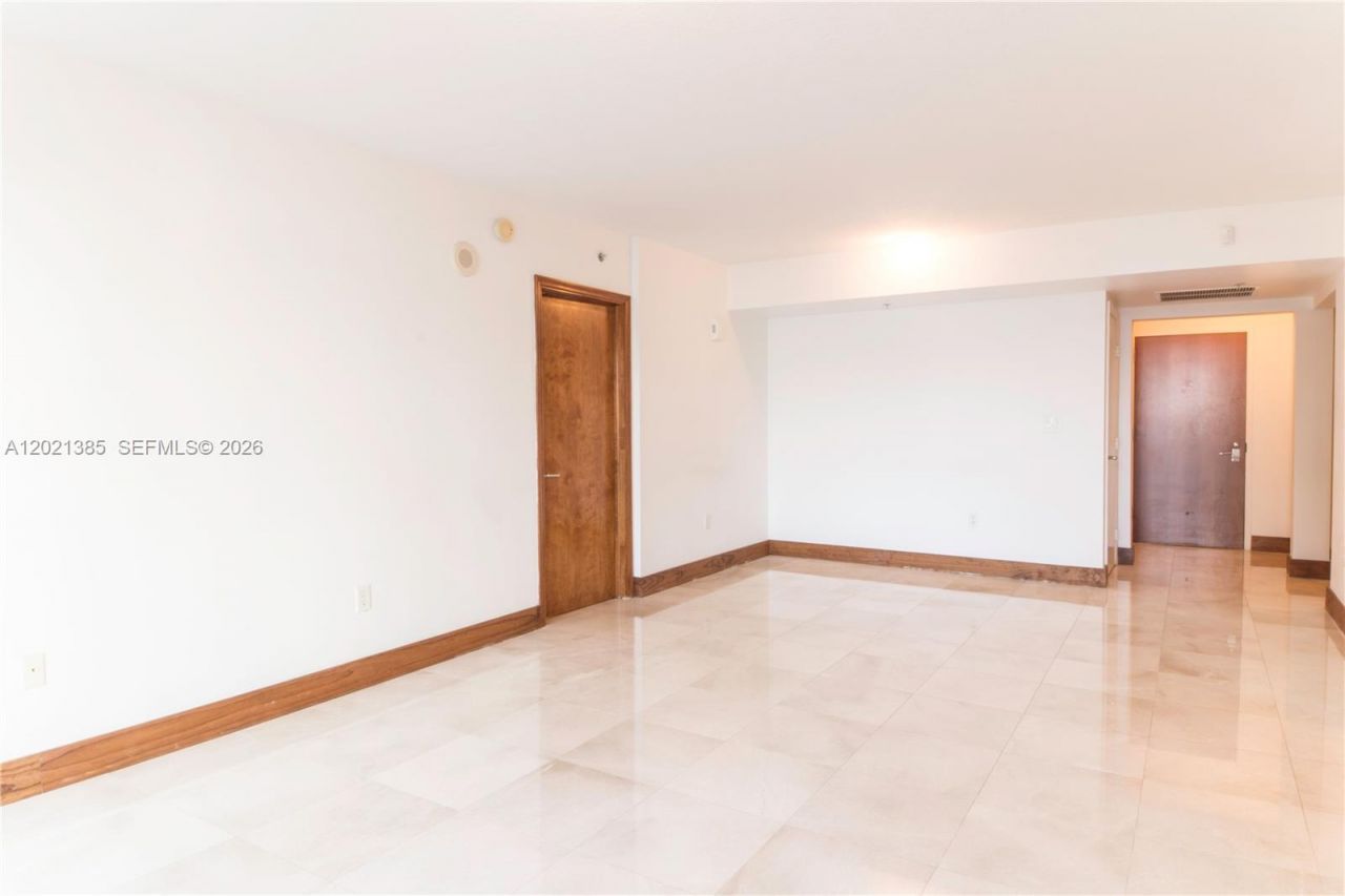 31 SE 5th St, Unit 1208, Miami, FL 33131 Photo