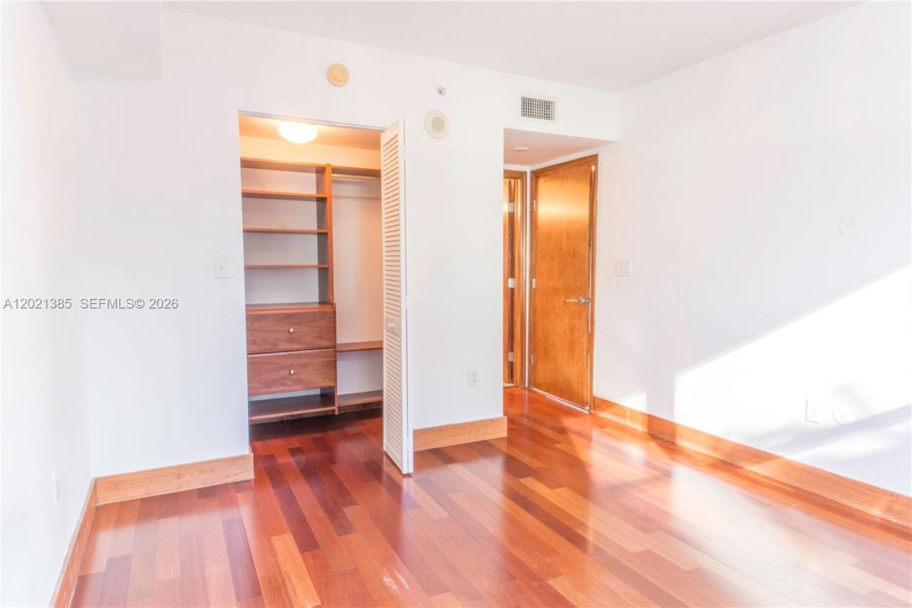31 SE 5th St, Unit 1208, Miami, FL 33131 Photo