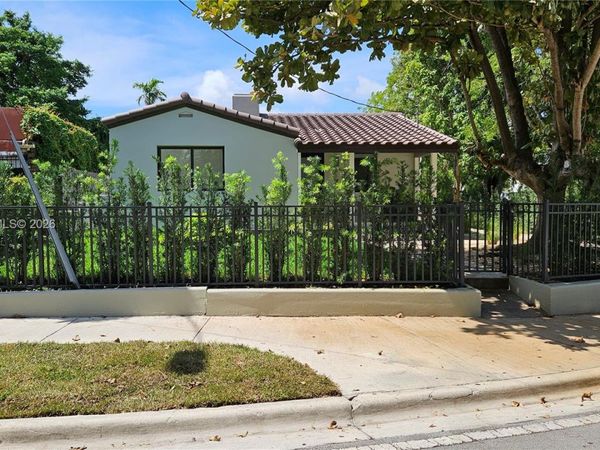 424 NE 63rd St , Miami, FL 33138