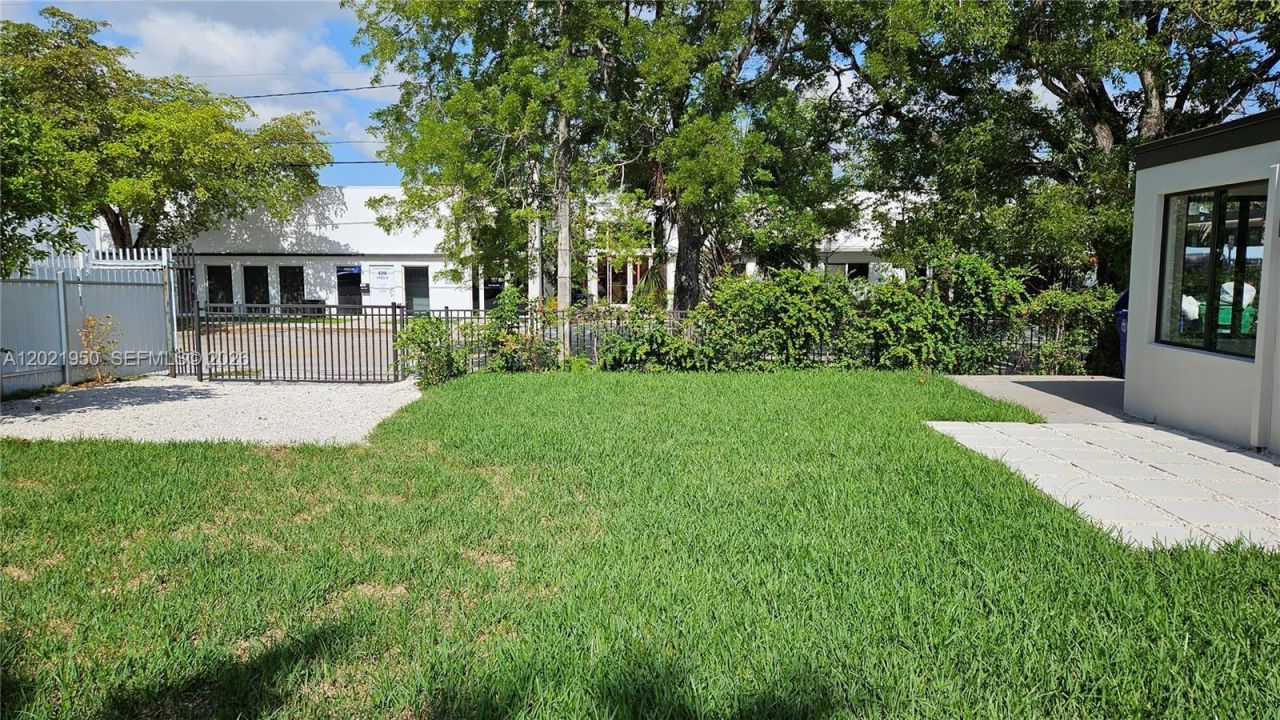 424 NE 63rd St , Miami, FL 33138 Photo
