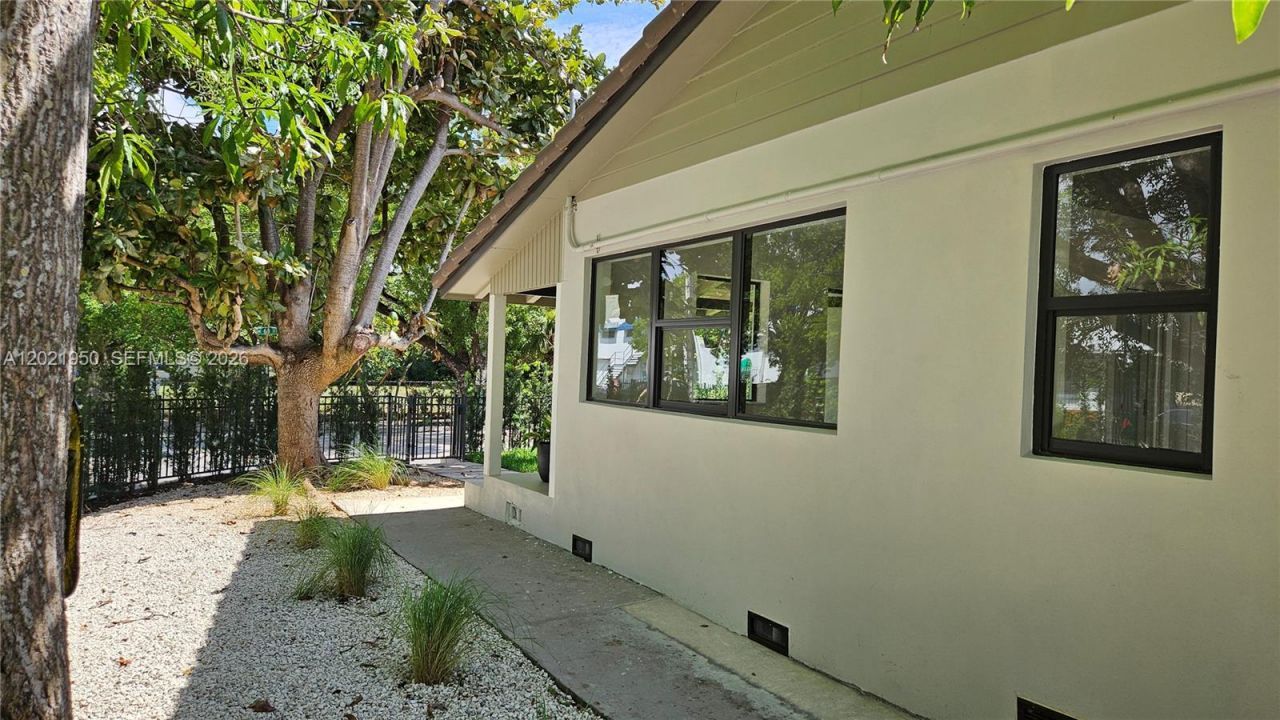 424 NE 63rd St , Miami, FL 33138 Photo