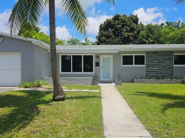 6841 SW 1st Ct, Pembroke Pines, FL 33023