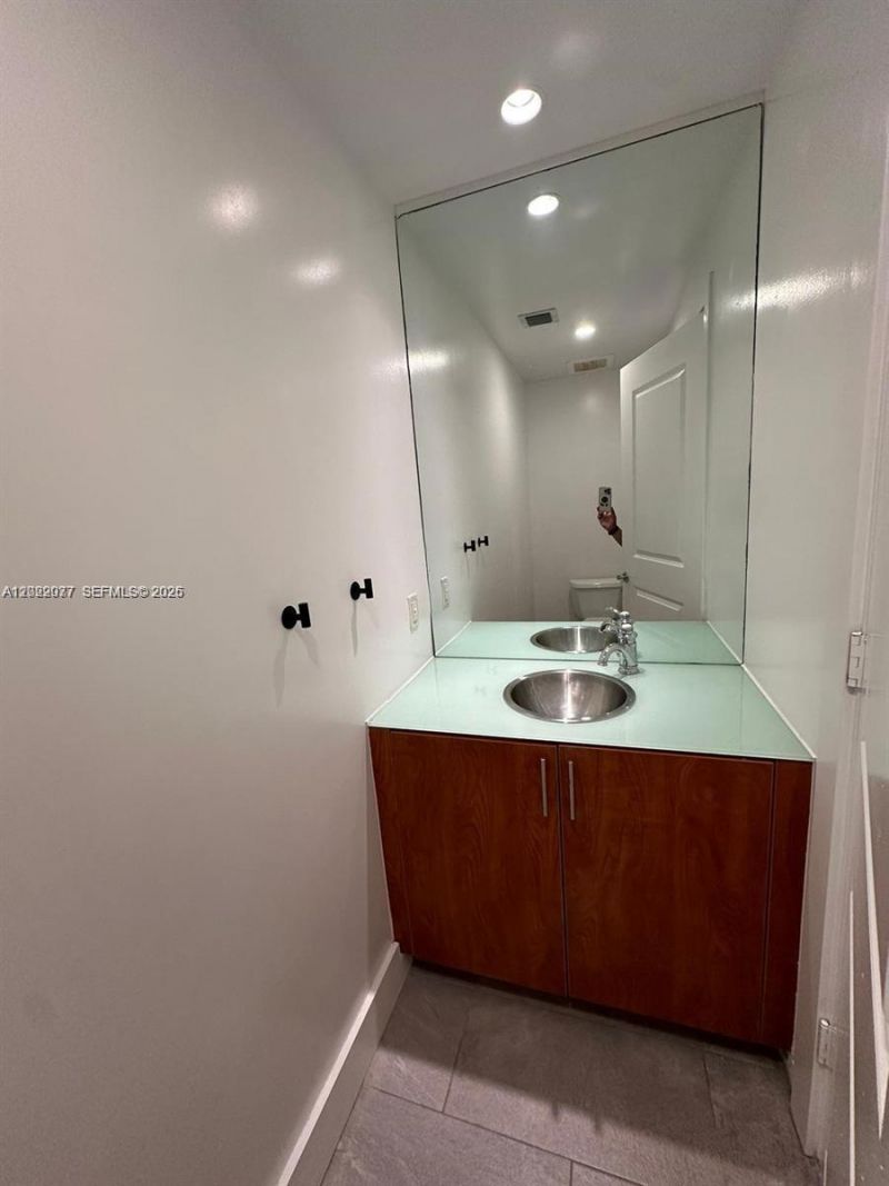 315 NE 3rd Ave , Unit 2009, Fort Lauderdale, FL 33301 Photo