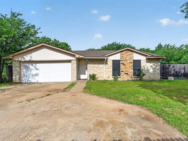 207 Water Lane, Crowley, TX 76036