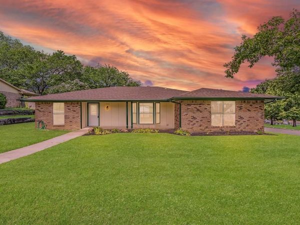 1719 Sagebrush Trail , Grapevine, TX 76051
