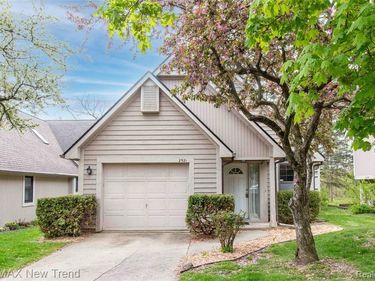 2521 Country Village Court , Ann Arbor, MI 48103
