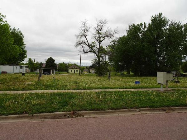 1329 S 3rd Avenue, Sheldon, IA 00000