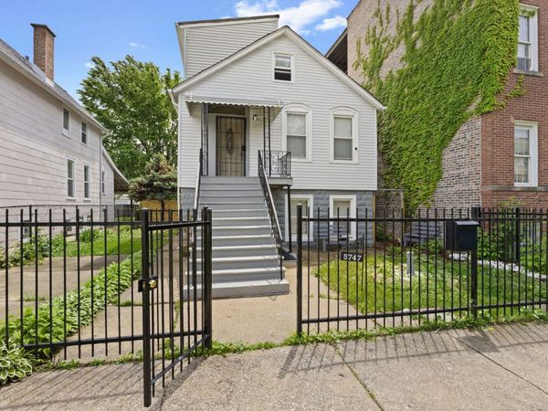 5747 W Superior Street , Chicago, IL 60644