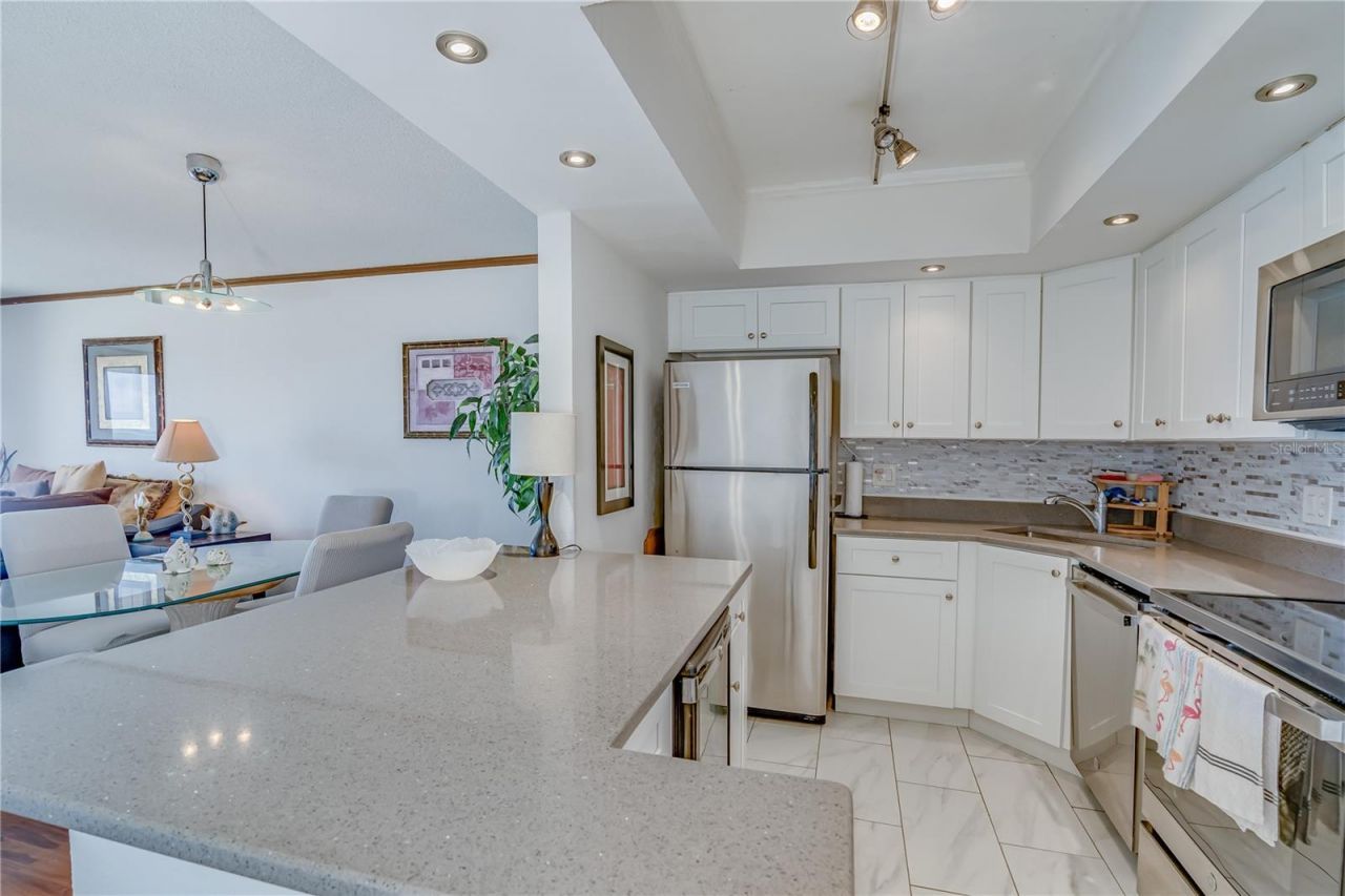 4900 Brittany Drive S, Unit 910, Saint Petersburg, FL 33715 Photo