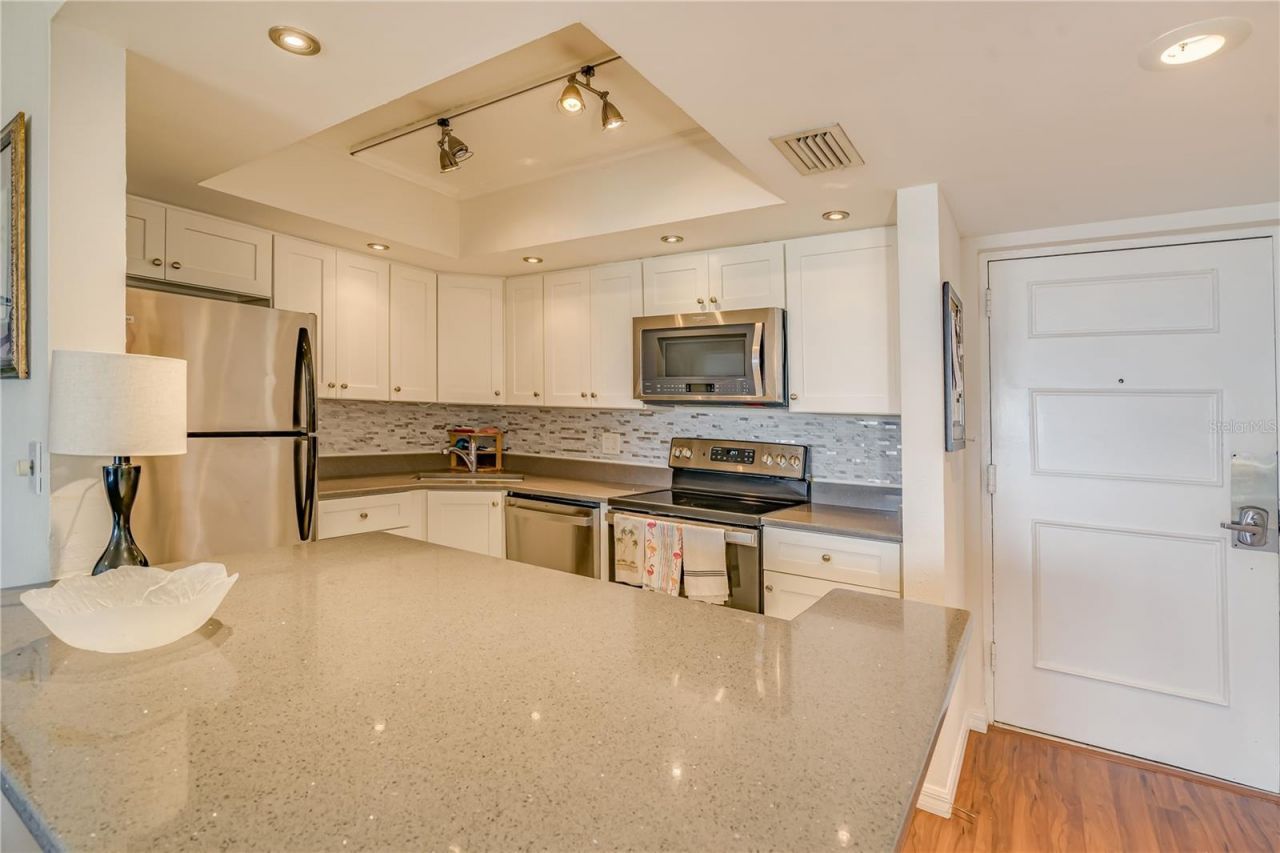 4900 Brittany Drive S, Unit 910, Saint Petersburg, FL 33715 Photo