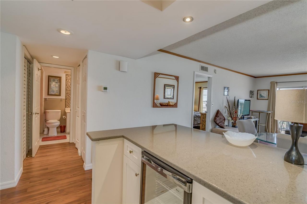 4900 Brittany Drive S, Unit 910, Saint Petersburg, FL 33715 Photo
