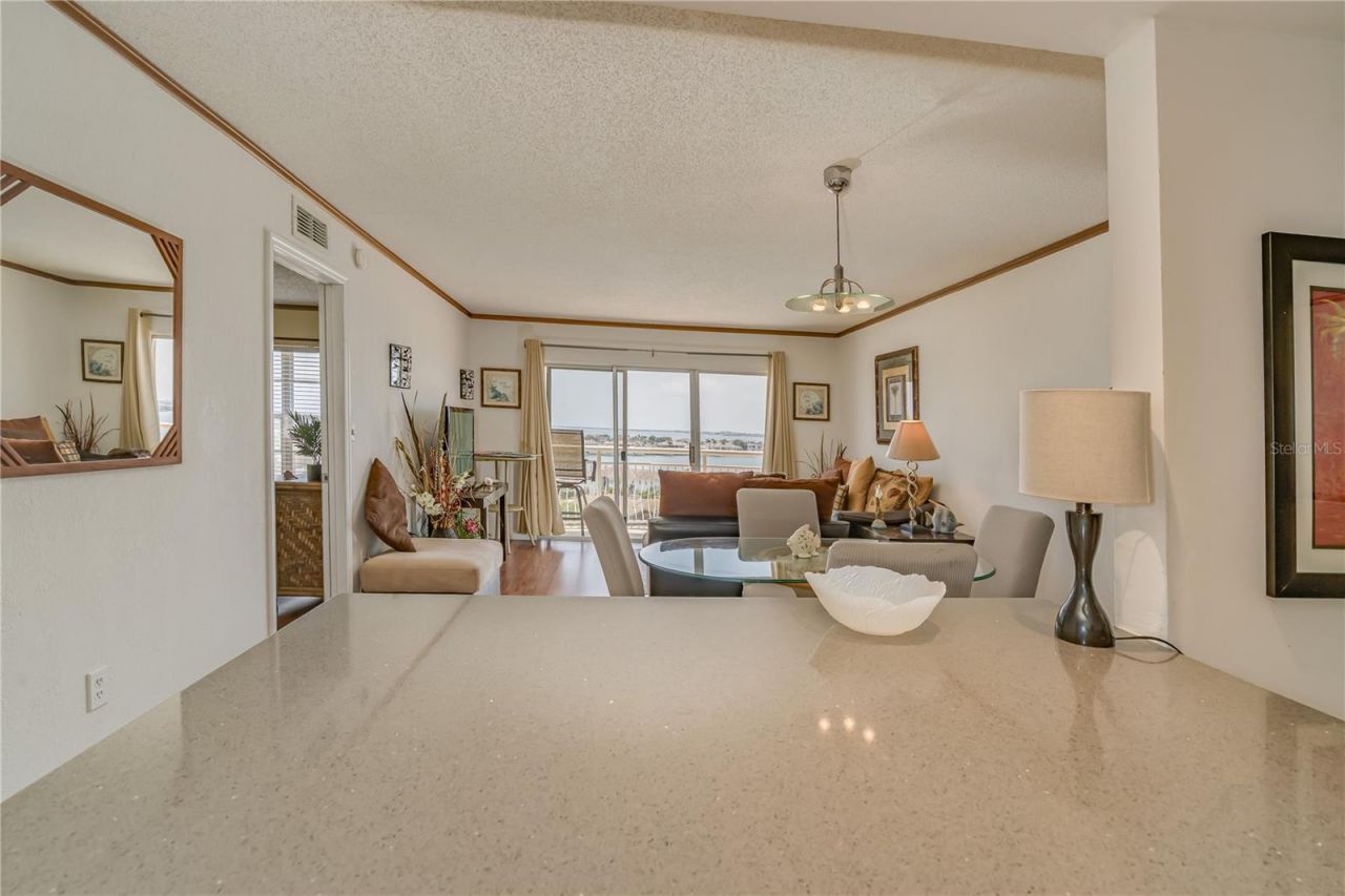 4900 Brittany Drive S, Unit 910, Saint Petersburg, FL 33715 Photo