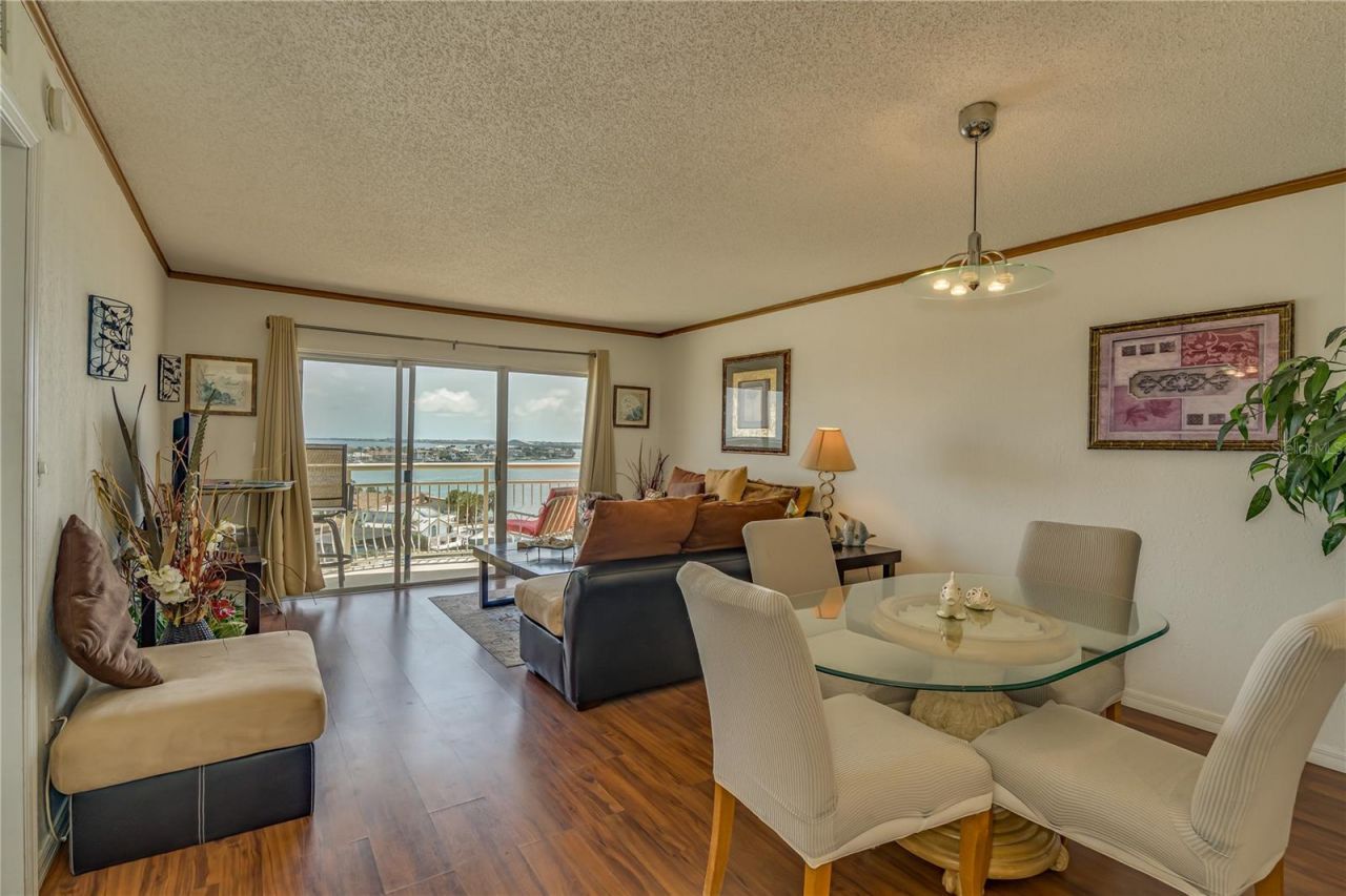 4900 Brittany Drive S, Unit 910, Saint Petersburg, FL 33715 Photo