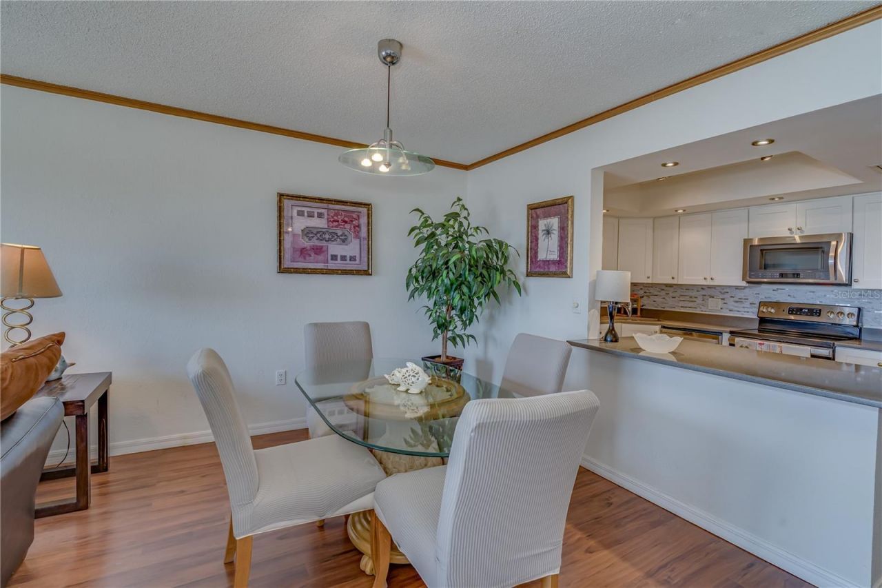 4900 Brittany Drive S, Unit 910, Saint Petersburg, FL 33715 Photo