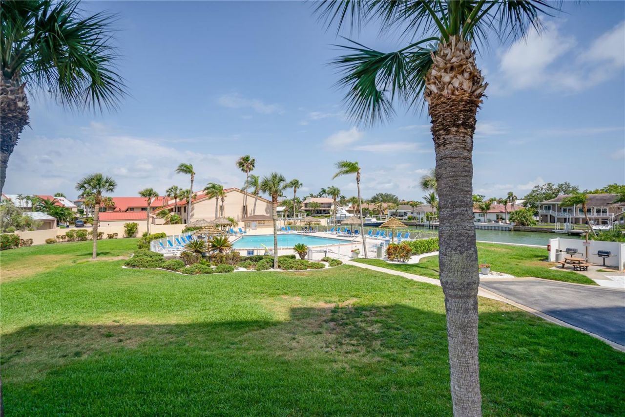 4900 Brittany Drive S, Unit 910, Saint Petersburg, FL 33715 Photo