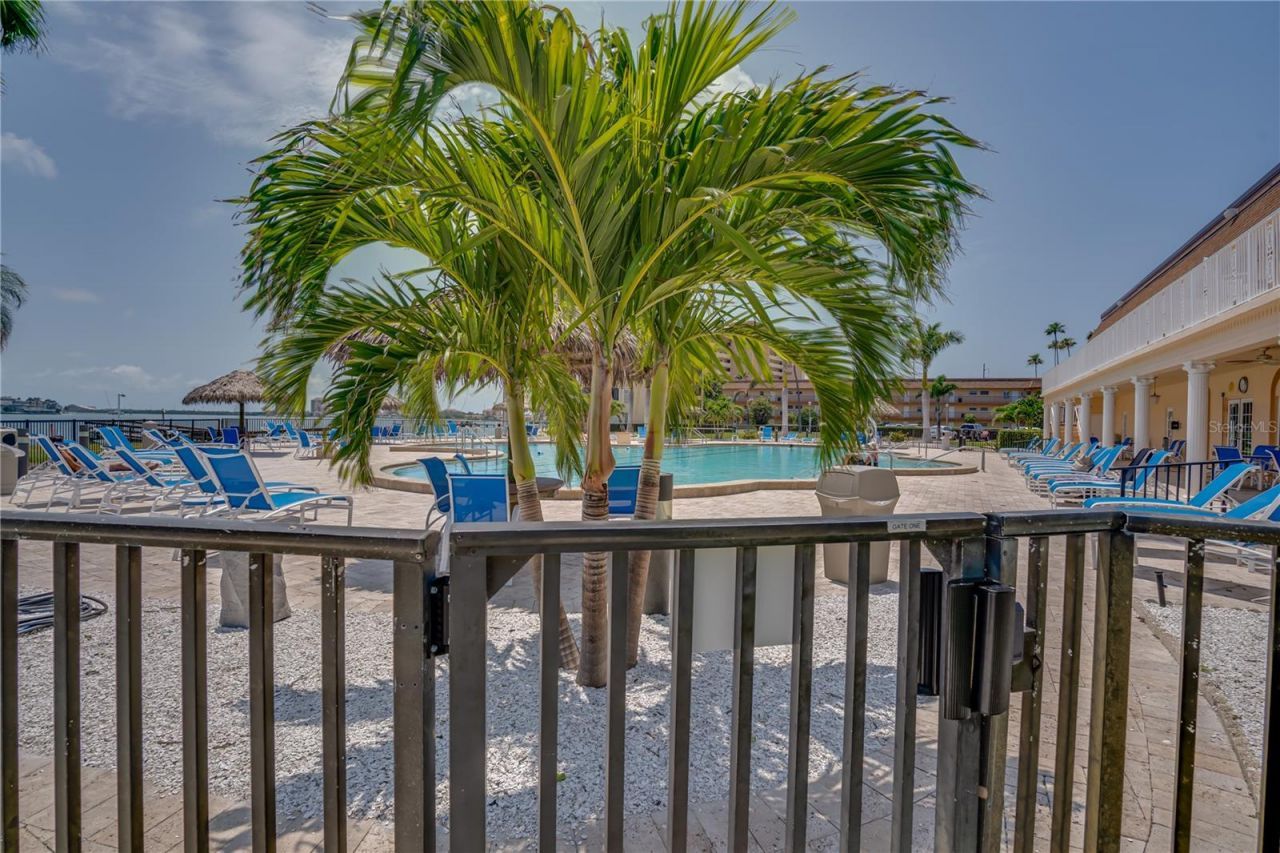 4900 Brittany Drive S, Unit 910, Saint Petersburg, FL 33715 Photo