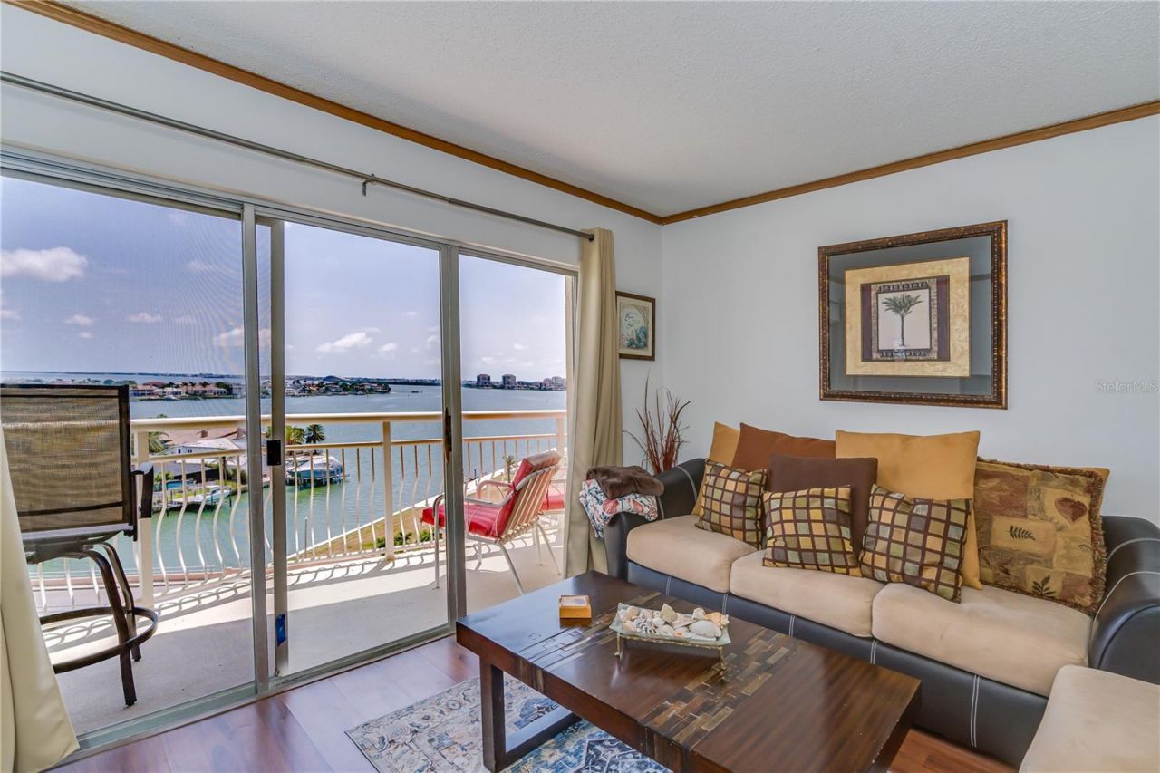 4900 Brittany Drive S, Unit 910, Saint Petersburg, FL 33715 Photo