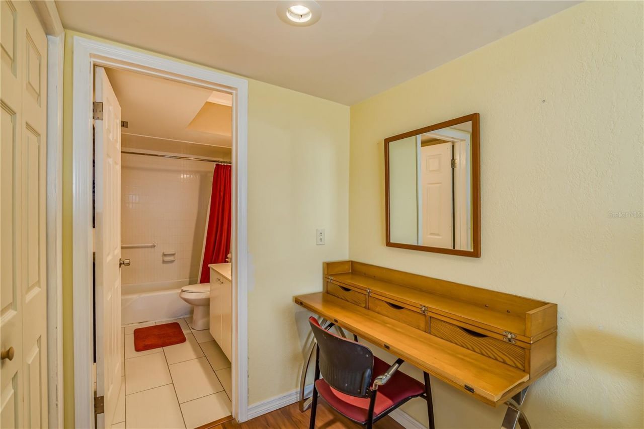 4900 Brittany Drive S, Unit 910, Saint Petersburg, FL 33715 Photo